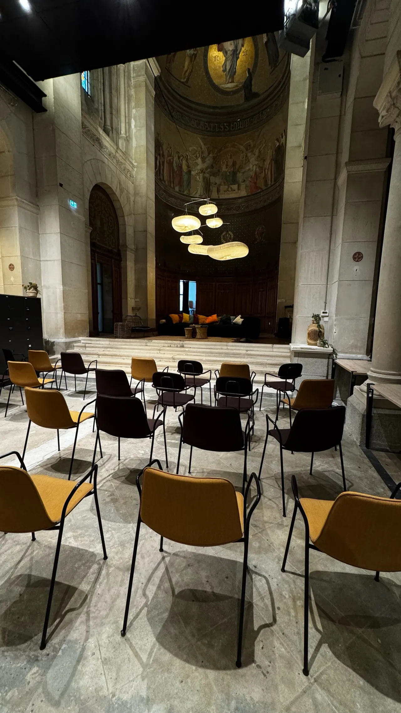 Seminar plenary session in the nave of the chapel, Nantes
